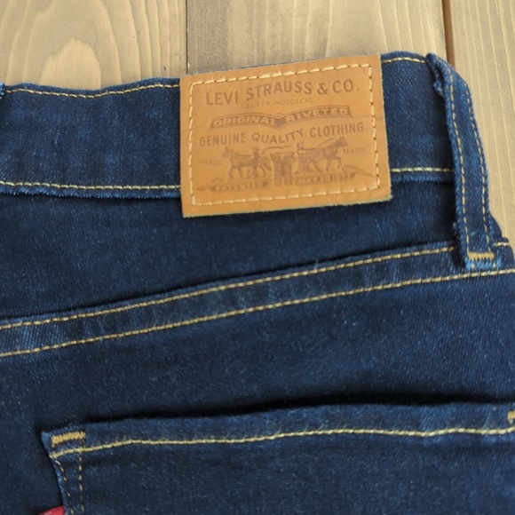 Levi’s 721 premium Women’s High Rise Dark Wash Skinny Jeans SZ 26W/30L - Picture 13 of 16